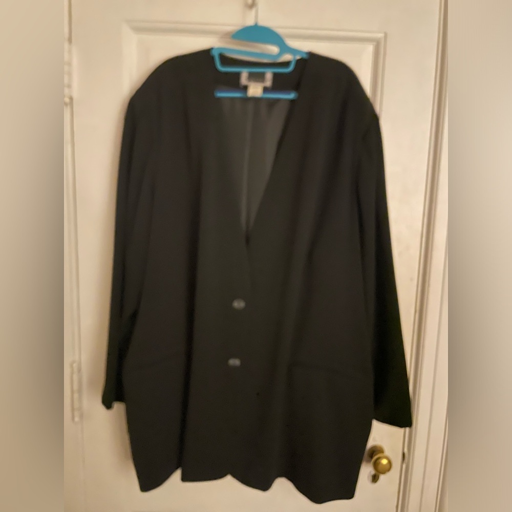 Maggie Barnes skirt suit  32W